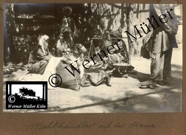 Mehlhändler, Foto Wilhelm Rieck , Afghanistan, Darulaman, Darul-Aman, Berlin, 1922, Amanullah, Rieck, Kabul, Tape-Taj-Beg, Maass, Harten, Standke, Plessen, Kandahar, Horten, harten, Bau, Palast, Bazar, Timur Schah, Partschin, Parschin, Teheran, Persien, Iran, aden, Vesuv, Neapel, Bombay, Maass, Bagman, Grobba, Gerber, Burg, wandgemälde, Königszimmer, Elefantenrennen, Bünte, Fensterblick, Winter, Reiterverein, Grantham, Suraija, Turmzimmer, Suez, Lyzeum, Schlüterstr, Berlin, Sancoussi, Potsdam, Schlossdächer, Schlossdach, Schachpartner, Kupfterdächer, Kupfterdach, Königlich Afghanischen Gesandtschaft, Berlin-Moabit, Alim Khan, Emir von Buchara, Lalander, Thaj Mahal, Agra, Parron, Baron Plessen, Mehl-Bazar, Mehlhändler, Obsthändler, Zuckerbäcker, Silberschmiede, Habibullah, Bank Ottoman, Pulverfabrik, Uran-Wiederaufbereitungsanlagen, F13, Gallipoli, 